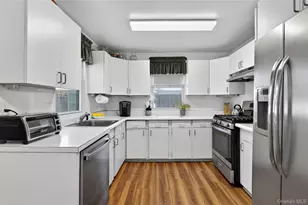 6 Wellington Rd, Greenvale, NY 11548 - Photo 9