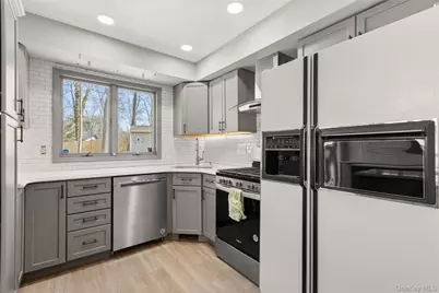 336 Dix Hills Road, Dix Hills, NY 11747 - Photo 7