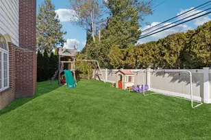 87 Wyatt Rd, Garden City, NY 11530 - Photo 29