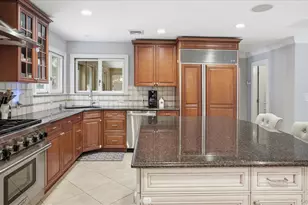 16 Daniel Ln, Dix Hills, NY 11746 - Photo 15