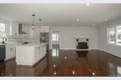 7 Amherst Place, Massapequa, NY 11758 - Photo 9