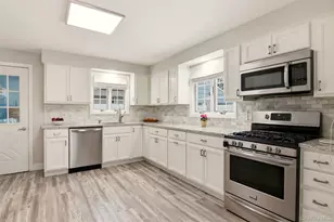 27 Great River Dr, Sound Beach, NY 11789 - Photo 9