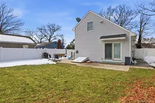 27 Great River Dr, Sound Beach, NY 11789 - Photo 21