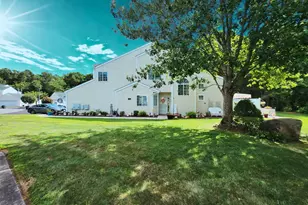 142 Farm House Ct, Manorville, NY 11949 - Photo 3