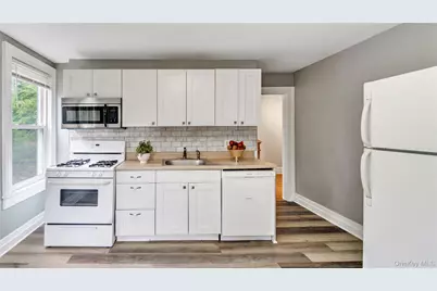 22 Town Path #2, Glen Cove, NY 11542 - Photo 9