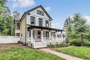 22 Town Path, Glen Cove, NY 11542 - Photo 3