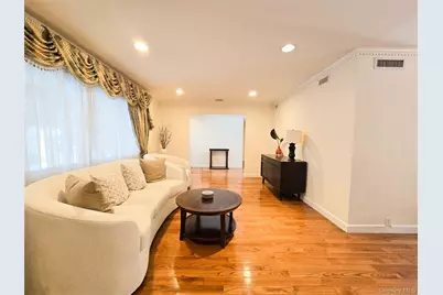 64 Middleneck Road, Roslyn, NY 11576 - Photo 5