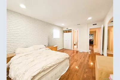 64 Middleneck Road, Roslyn, NY 11576 - Photo 13