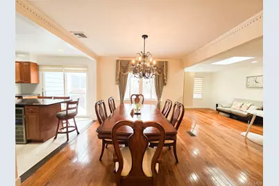 64 Middleneck Road, Roslyn, NY 11576 - Photo 11