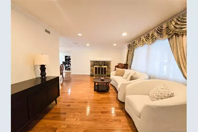 64 Middleneck Road, Roslyn, NY 11576 - Photo 3