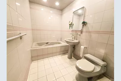 64 Middleneck Road, Roslyn, NY 11576 - Photo 21