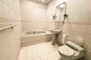 64 Middle Neck Rd, Roslyn, NY 11576 - Photo 21