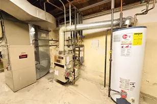 64 Middle Neck Rd, Roslyn, NY 11576 - Photo 27