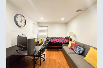 64 Middleneck Road, Roslyn, NY 11576 - Photo 19