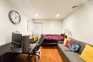 64 Middle Neck Rd, Roslyn, NY 11576 - Photo 19