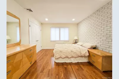 64 Middleneck Road, Roslyn, NY 11576 - Photo 15