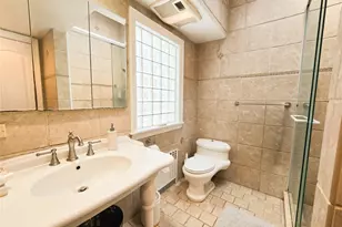 64 Middle Neck Rd, Roslyn, NY 11576 - Photo 17