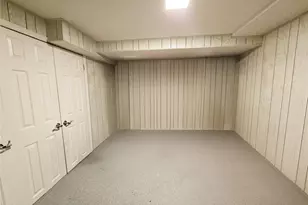 64 Middle Neck Rd, Roslyn, NY 11576 - Photo 23