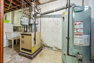 25-04 42nd St, Astoria, NY 11103 - Photo 35