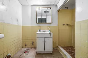 25-04 42nd St, Astoria, NY 11103 - Photo 33