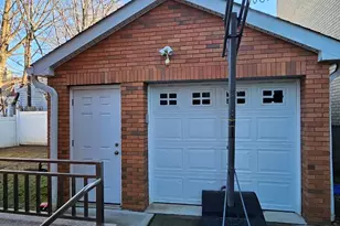 43-29 249th St, Little Neck, NY 11363 - Photo 5