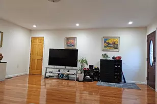 43-29 249th St, Little Neck, NY 11363 - Photo 9