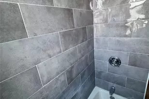 724 E 216th St, Bronx, NY 10467 - Photo 9