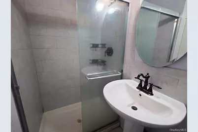 256-20 Craft Avenue #2nd Floor, Rosedale, NY 11422 - Photo 11