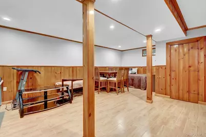 8415 259th Street, Floral Park, NY 11001 - Photo 15