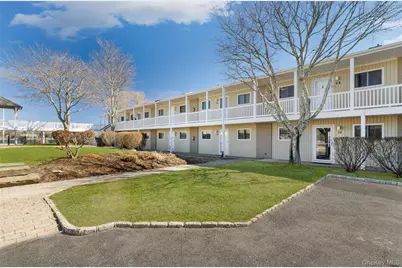 61 W Tiana Road #10, Hampton Bays, NY 11946 - Photo 3