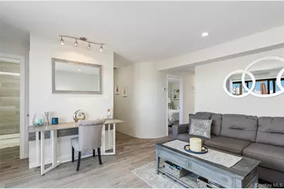 61 W Tiana Road #10, Hampton Bays, NY 11946 - Photo 5