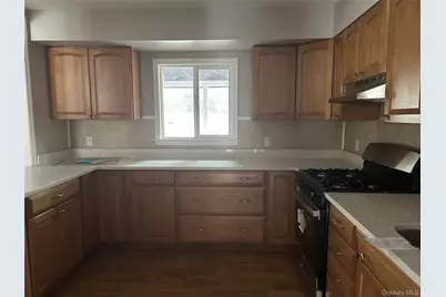 104 Sutton Park Road, Poughkeepsie, NY 12603 - Photo 5