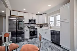 72 W Lido Promenade, Lindenhurst, NY 11757 - Photo 3