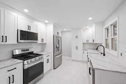 6 Grand Haven Court, Commack, NY 11725 - Photo 3