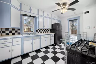 217 Bennett Ave, Hempstead, NY 11550 - Photo 15