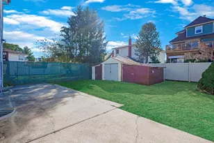 206 Hunnewell Ave, Elmont, NY 11003 - Photo 19