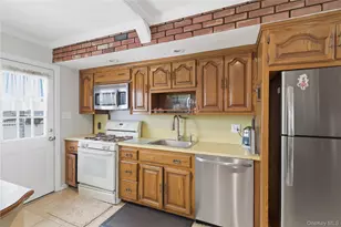 9 Lyons Ave, Farmingdale, NY 11735 - Photo 9