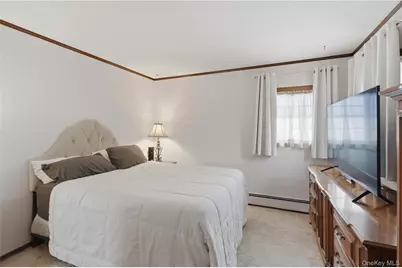 9 Lyons Avenue, Farmingdale, NY 11735 - Photo 15