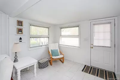 14 Lincoln Road, Hampton Bays, NY 11946 - Photo 9