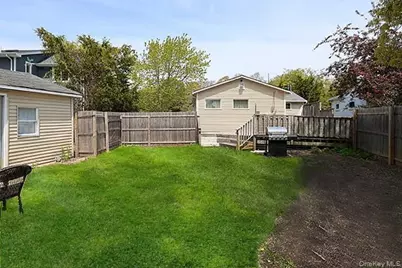 14 Lincoln Road, Hampton Bays, NY 11946 - Photo 3