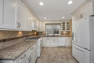 28 Lincoln Avenue, Massapequa, NY 11758 - Photo 7