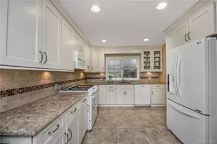 28 Lincoln Ave, Massapequa, NY 11758 - Photo 7