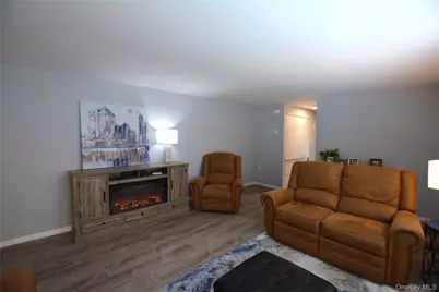 65A Village Circle S, Manorville, NY 11949 - Photo 5