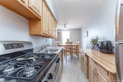 60 Hempstead Avenue #2K, Lynbrook, NY 11563 - Photo 3