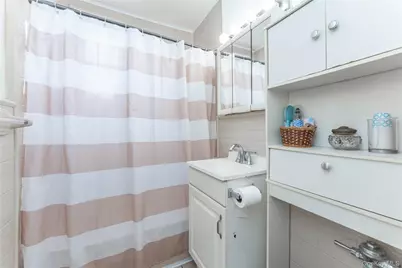 60 Hempstead Avenue #2K, Lynbrook, NY 11563 - Photo 9