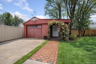 22 Greenway Circle, Syosset, NY 11791 - Photo 25