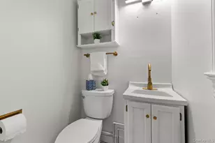 22 Greenway Circle, Syosset, NY 11791 - Photo 19