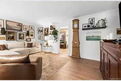 22 Greenway Circle, Syosset, NY 11791 - Photo 5