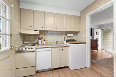 22 Greenway Circle, Syosset, NY 11791 - Photo 15