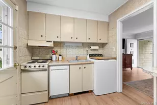 22 Greenway Circle, Syosset, NY 11791 - Photo 15